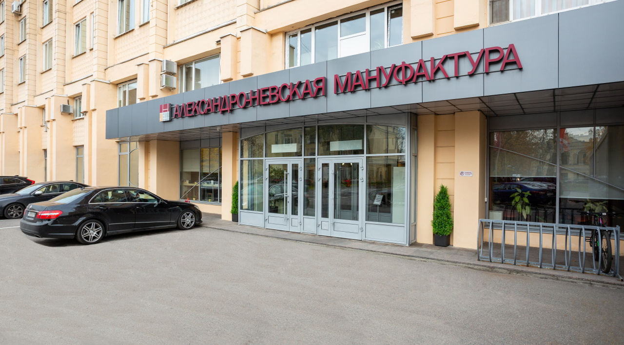 фасад дома, здание по адресу г Санкт-Петербург, пр-кт Обуховской Обороны, д 70 к 2